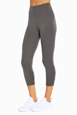 Marika June Mid Calf Capri -Sportswear Sales Store MLC1207A U05.17513