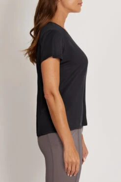 Marika Emma Tee 17 Marika Emma Tee -Sportswear Sales Store MLT6690A 001 02 CROPPED