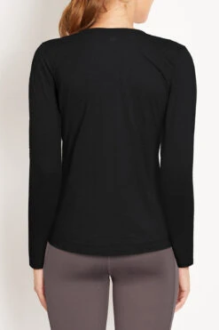 Marika Susan Long Sleeve Top 16 Marika Susan Long Sleeve Top -Sportswear Sales Store MLT7087A 001 01 CROPPED