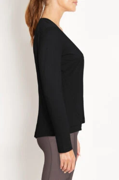 Marika Susan Long Sleeve Top 17 Marika Susan Long Sleeve Top -Sportswear Sales Store MLT7087A 001 02 CROPPED